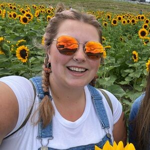 Meet your Posher, Carolyn